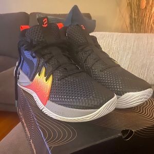 (NWT) men’s Under Armour Sneakers